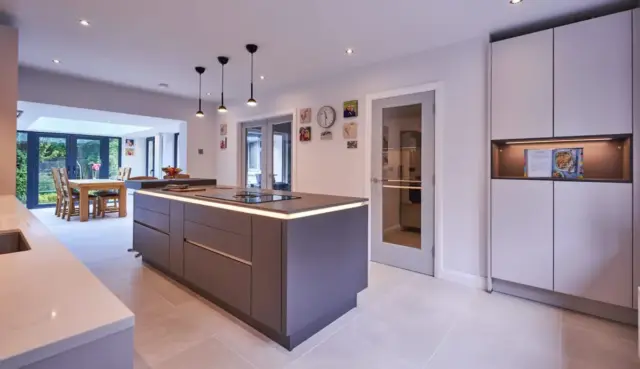Balmoral kitchen handleless
