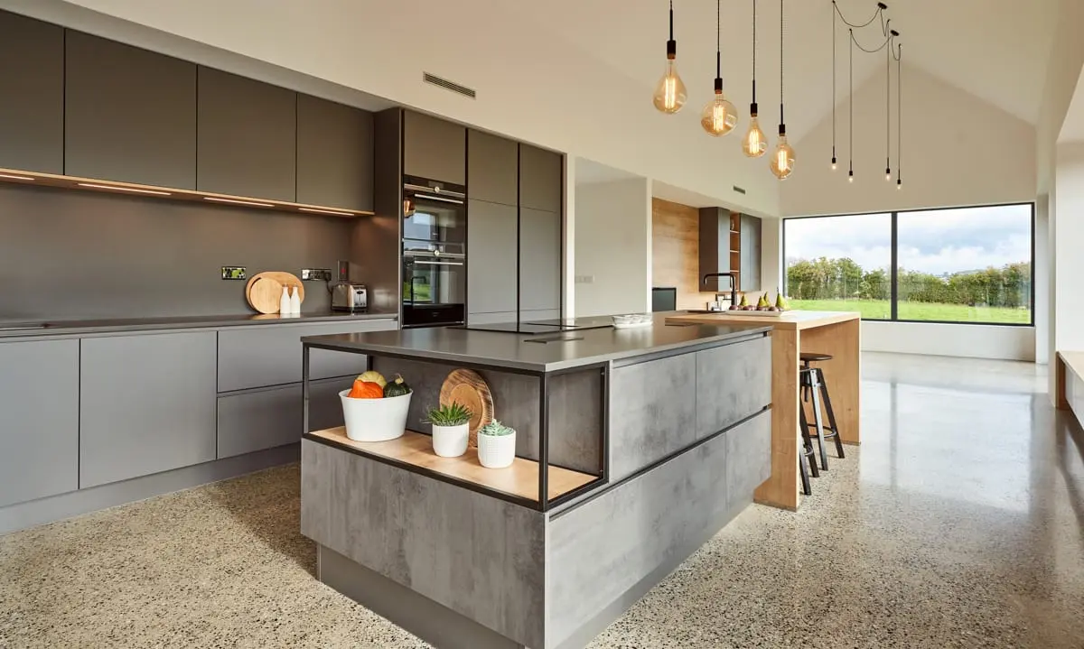 Contemporary kitchen handleless