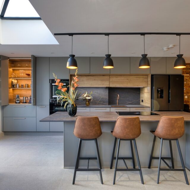 Thinking about a new kitchen before the end of 2026?

The best kitchen projects start long before installation.

From layouts and storage to appliances and finishes, taking the time to plan properly can make all the difference.

If a new kitchen is on your wish list for 2026, now is the perfect time to begin the conversation.

📍 Visit our Dublin & Kildare Design Studios.

#Timbercraft #KitchenDesign #DreamKitchen #IrishHomes